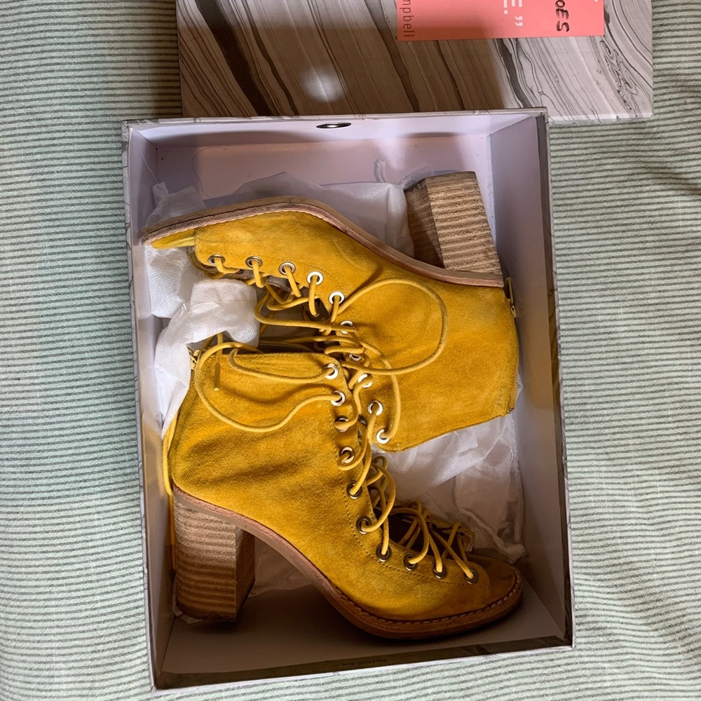 Jeffrey Campbell 5.5 beautiful yellow lace ups